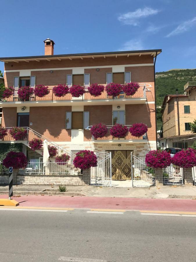 Ferienwohnung La Signora Dei Fiori Gubbio Exterior foto