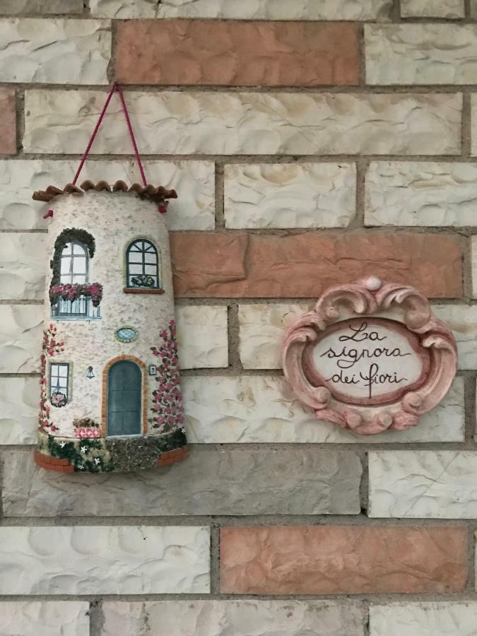 Ferienwohnung La Signora Dei Fiori Gubbio Exterior foto